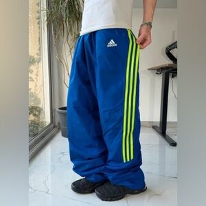 VINTAGE Classic Adidas • 3 Stripes - Loose Fit Windbreaker
Track Pants